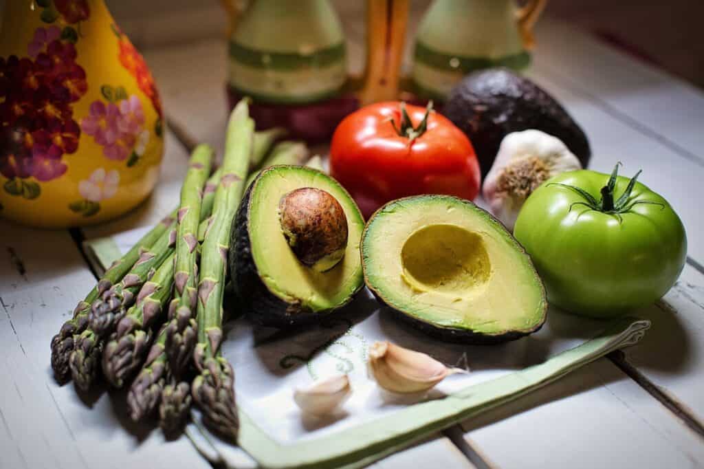advocado_tomato_garlic_asparagus